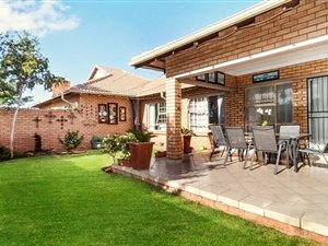 4 Bed Simplex in Paramount Estate