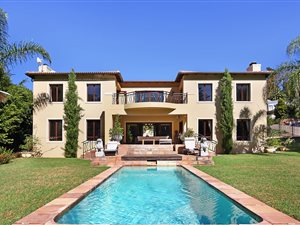 4 Bed Cluster in Somerset West Central