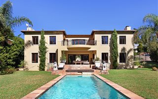 4 Bedroom Cluster in Somerset West Central