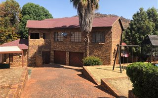 4 Bedroom House in Alan Manor