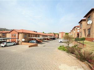2 Bed Apartment in Weltevreden Park