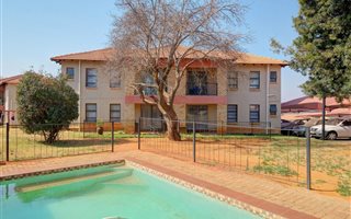 3 Bedroom Apartment in Grobler Park