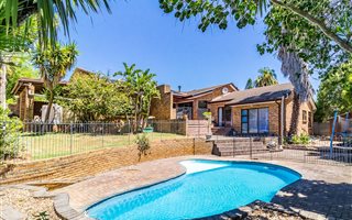 4 Bedroom House in Protea Valley