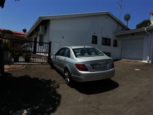 3 Bedroom Simplex in Red Hill