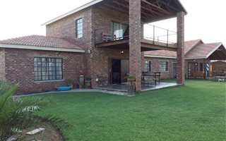 3 Bedroom House in Mooilande
