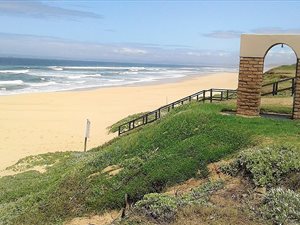 855 m² Land available in Outeniqua Strand