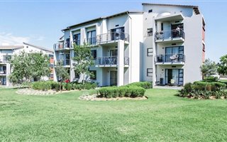 2 Bedroom Apartment in Jackal Creek Golf Estate