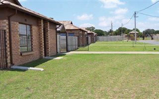 3 Bedroom House in Clayville