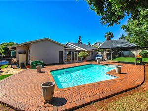 4 Bed House in Florida Glen
