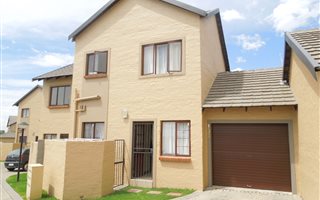 2 Bedroom Duplex in Carlswald Estate