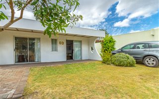2 Bedroom House in Gordons Bay Central