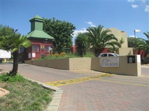 3 Bedroom Apartment in Marais Steyn Park