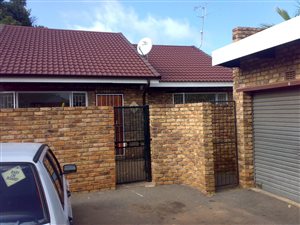2 Bed Townhouse in Krugersdorp Central