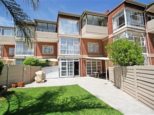 3 Bed Apartment in Fairmount