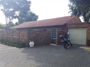 2 Bed Townhouse in Pierre van Ryneveld