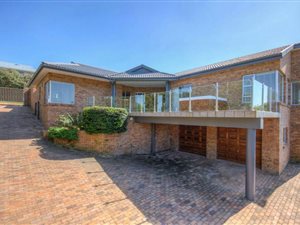 3 Bed House in Kenton-on-Sea