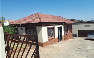 3 Bedroom House in Zakariyya Park