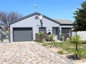 2 Bed House in Brackenfell Central