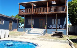 3 Bedroom House in Pearly Beach