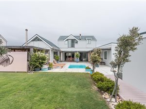 4 Bed House in Kommetjie