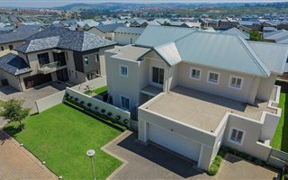 4 Bedroom House in Waterfall Estate