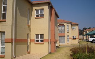 2 Bedroom Flat in Aeroton