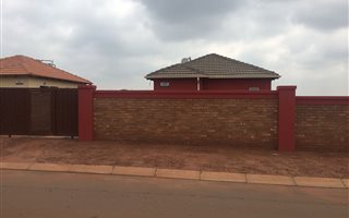 2 Bedroom House in Lehae