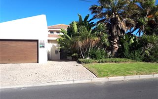 4 Bedroom House in Melkbosstrand