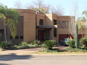 5 Bed House in Centurion Golf Estate