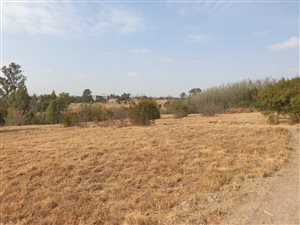 8574 m² Land available in Farmall