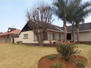 4 Bed House in Rhodesfield