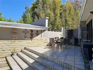 5 Bed House in Panorama