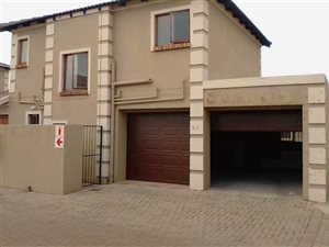 3 Bed Townhouse in Rietvlei View