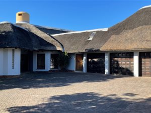 10 Bed House in Gonubie