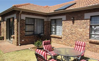 3 Bedroom House in Bartlett