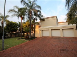 4 Bed House in Silver Lakes Golf Estate