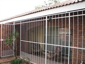 2 Bed Apartment in Naboomspruit