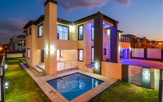4 Bedroom House in Blue Valley Golf Estate