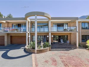 4 Bed House in La Concorde
