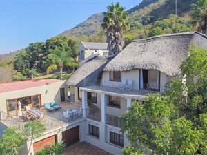 4 Bedroom House in Kosmos