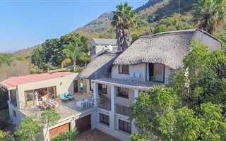 3 Bedroom House in Kosmos