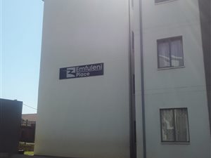 2 Bed Apartment in Roodepoort Central