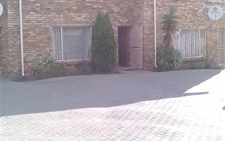 3 Bedroom Duplex in Verwoerdpark