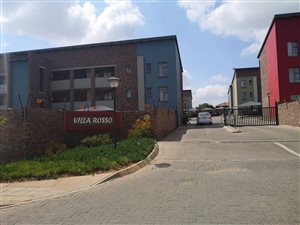 2 Bed Townhouse in Rooihuiskraal North