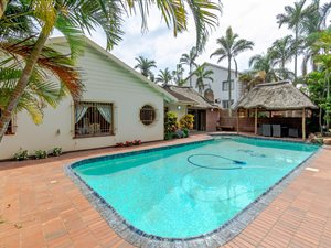 6 Bed House in La Mercy