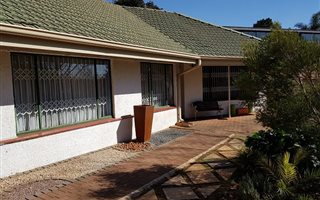 250 m² Office Space in Northcliff
