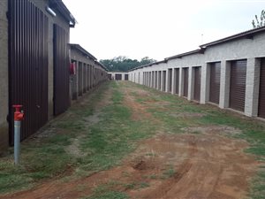 6000 m² Commercial space in Waterglen