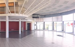 3383 m² Retail Space in Newton Park