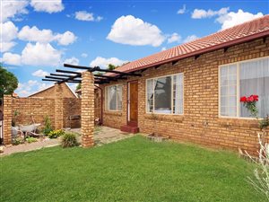 2 Bedroom Townhouse in Wierda Glen