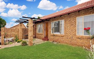 2 Bedroom Townhouse in Wierda Glen